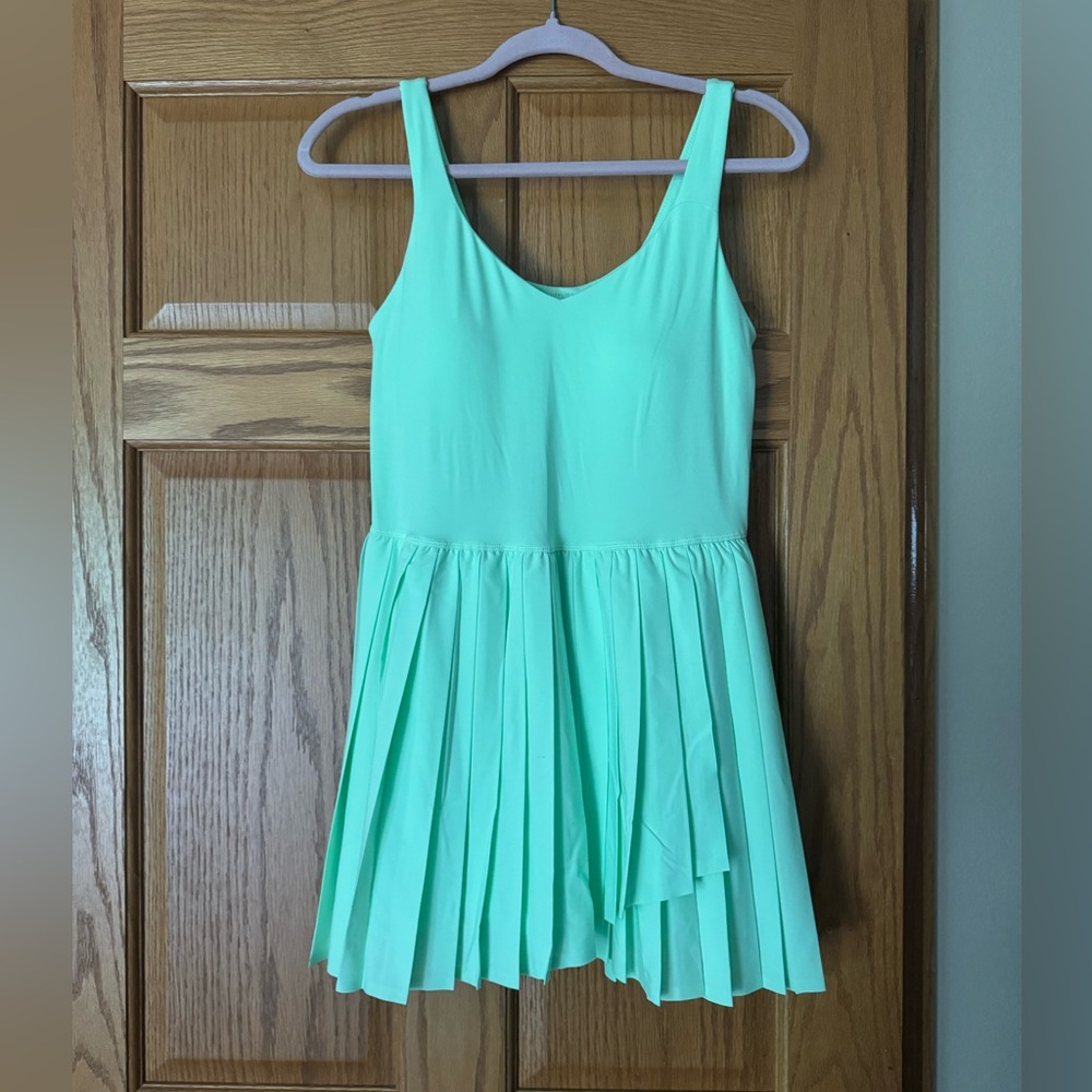 Offline active dress size L NWT